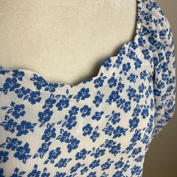 MONTEAU Top New XSmall Blue Flowers BNWT Scalloped - Picture 2 of 6
